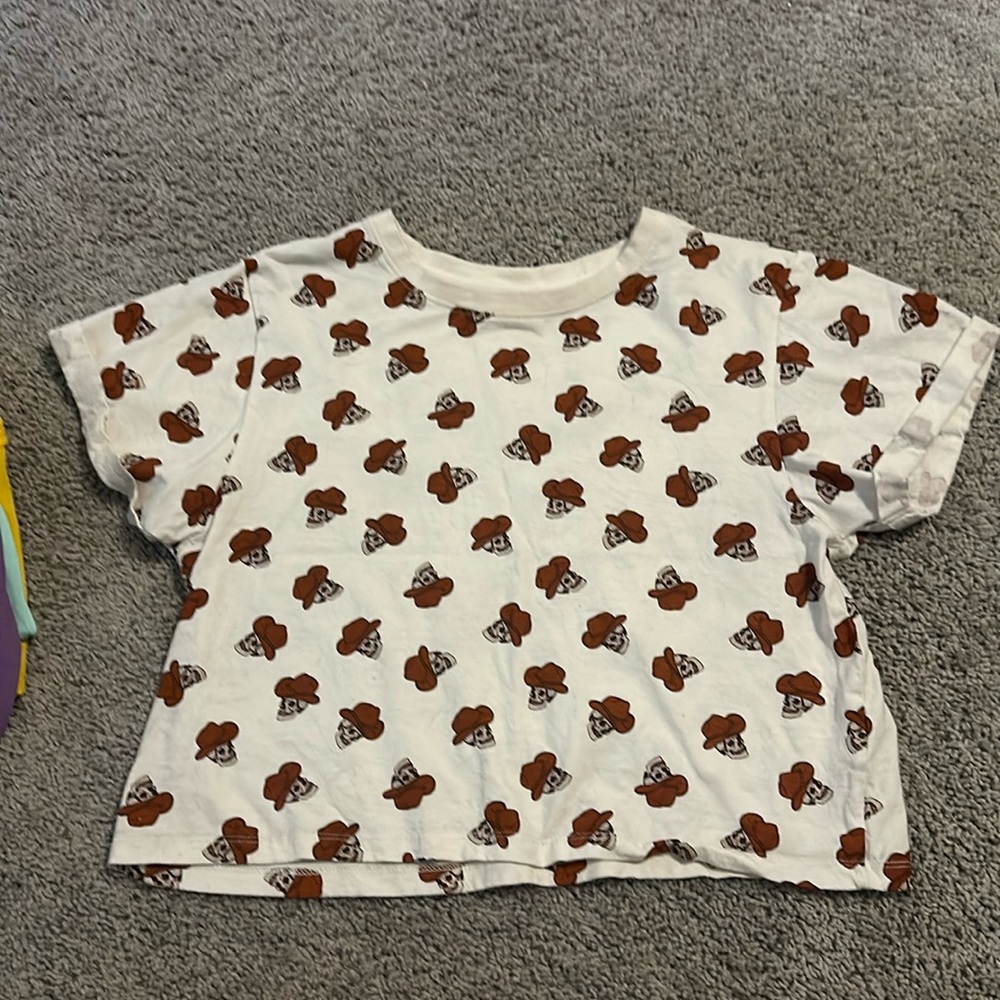 Crop tee cowboy skulls